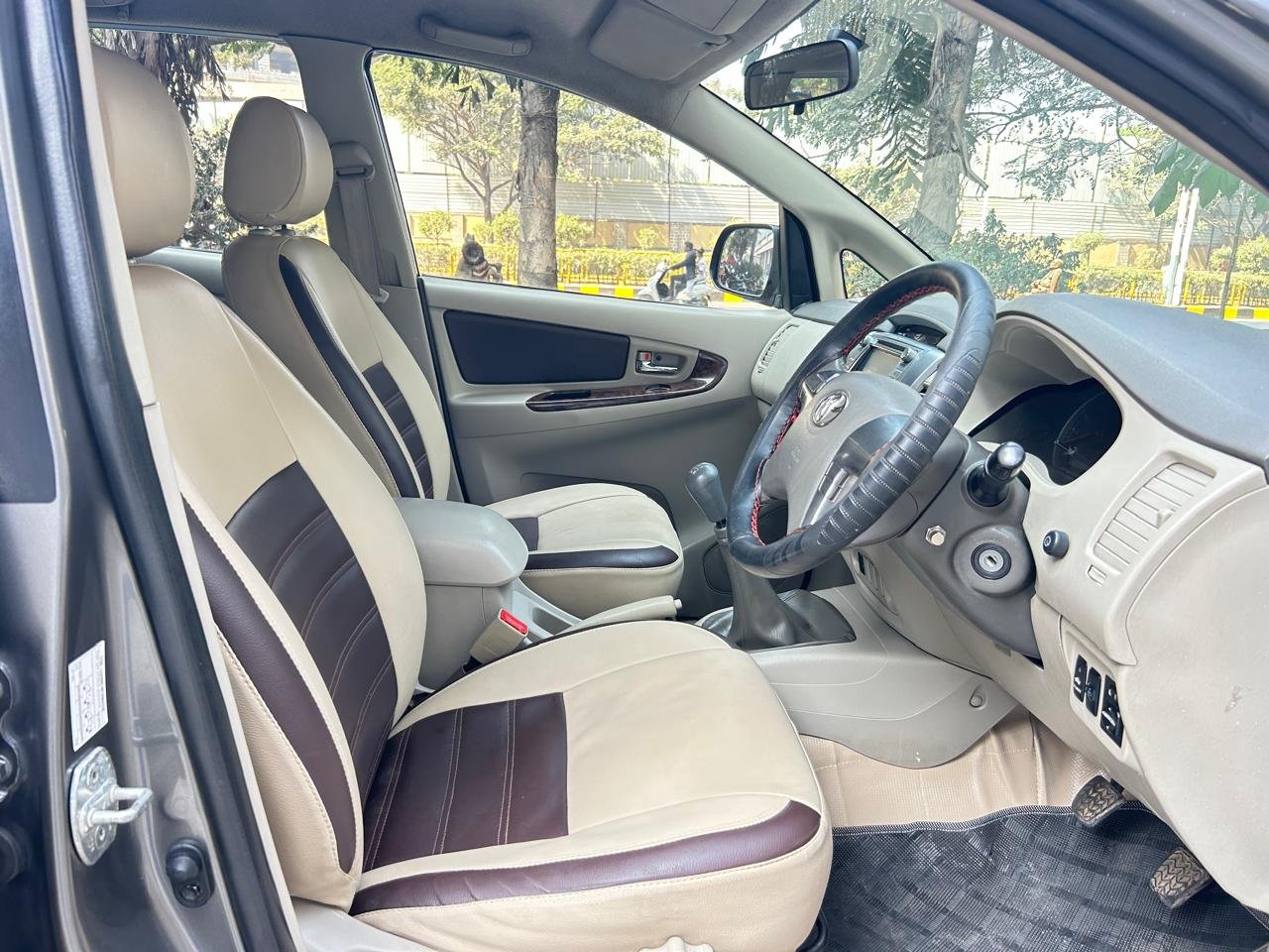 Innova 2.5 V